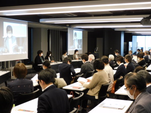 「大手前大学大学院『国際看護学研究科』講演会＆シンポジウム」の写真